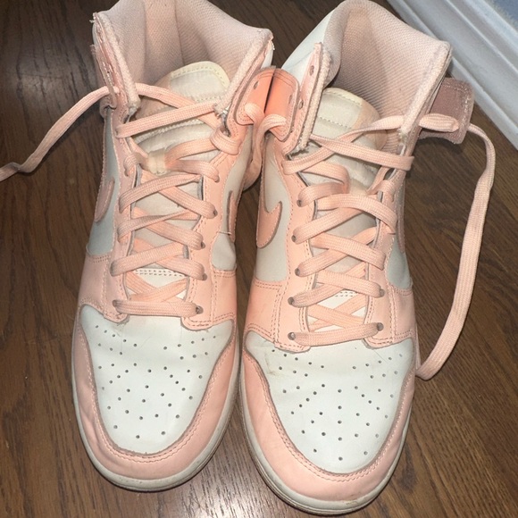 Nike Women’s Dunks High Top - Picture 3 of 4